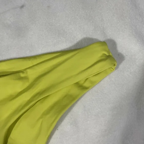 NWT L Space [ SZ Medium ] Sensual Solid‎ Sandy Bikini Bottoms Limelight